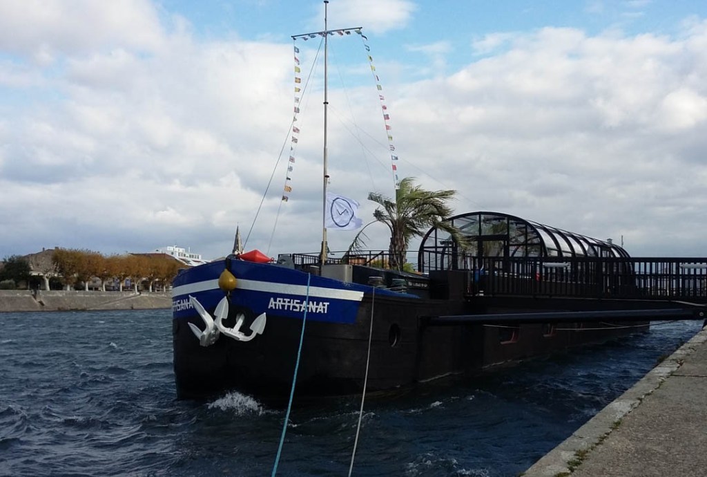 Transformation péniche restaurant. Péniche bar architecte. Transformation péniche architecte. Peniche bar seine. Modification péniche architecte. Architecte péniche