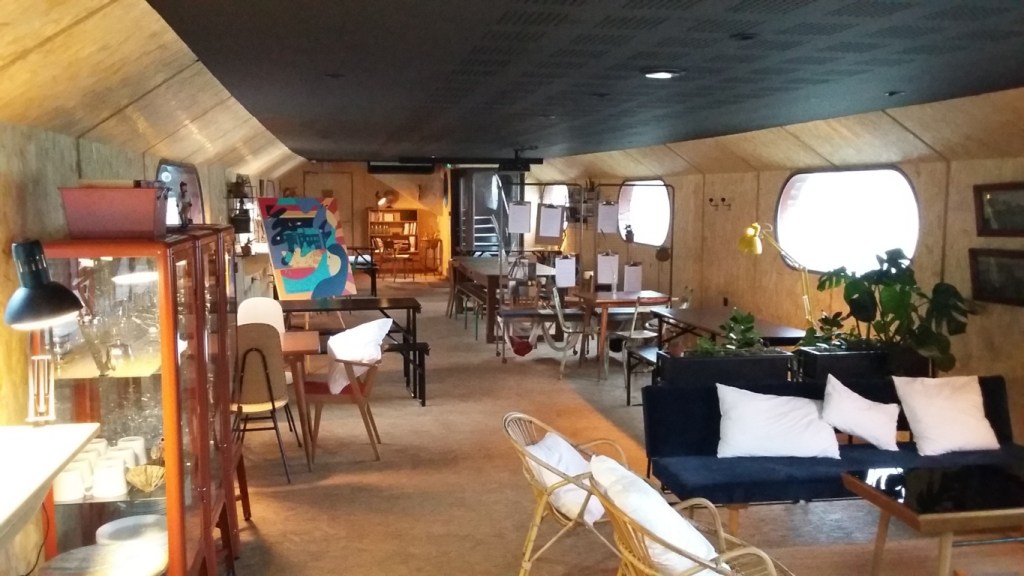 Transformation péniche restaurant. Péniche bar architecte. Transformation péniche architecte. Peniche bar seine. Modification péniche architecte. Architecte péniche