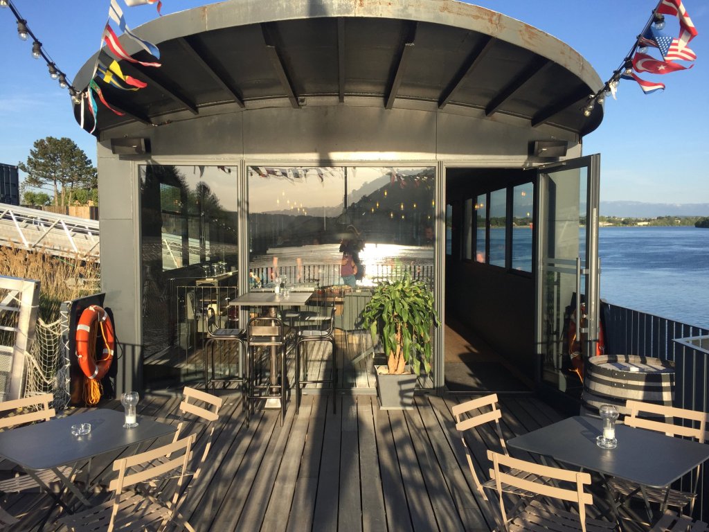 Architecte péniche Restaurant. Frédéric Wetzel Architecte. Aménagement péniche restaurant. Paris architecte. Transformation péniche bar restaurant