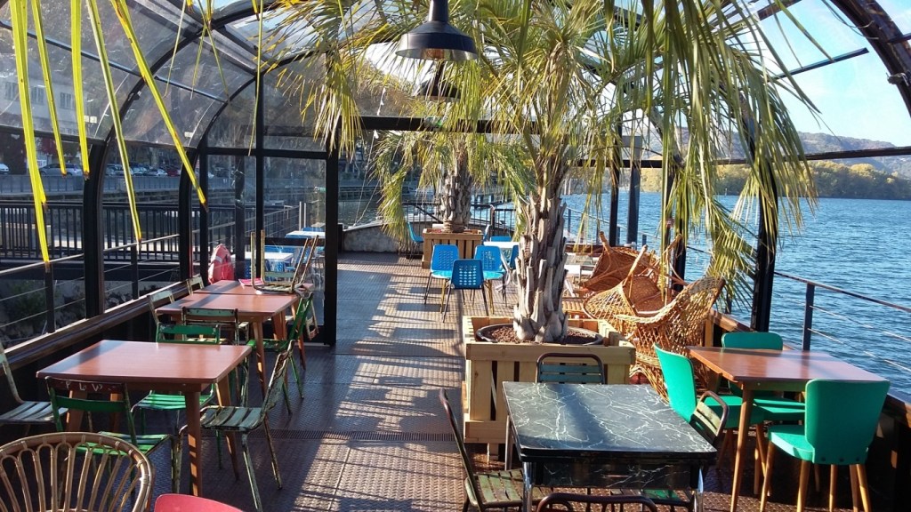 Transformation péniche restaurant. Péniche bar architecte. Transformation péniche architecte. Peniche bar seine. Modification péniche architecte. Architecte péniche. Frédéric Wetzel