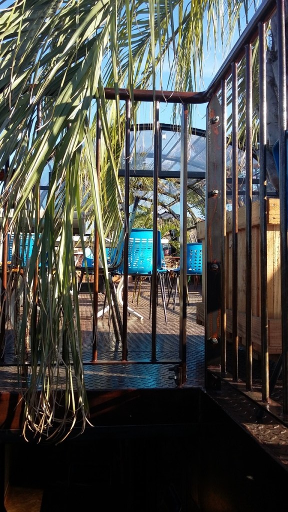 Transformation péniche restaurant. Péniche bar architecte. Transformation péniche architecte. Peniche bar seine. Modification péniche architecte. Architecte péniche. Frédéric Wetzel