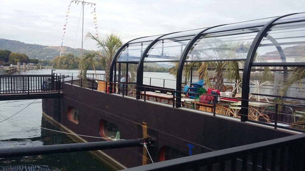 Transformation péniche restaurant. Péniche bar architecte. Transformation péniche architecte. Peniche bar seine. Modification péniche architecte. Architecte péniche. Frédéric Wetzel