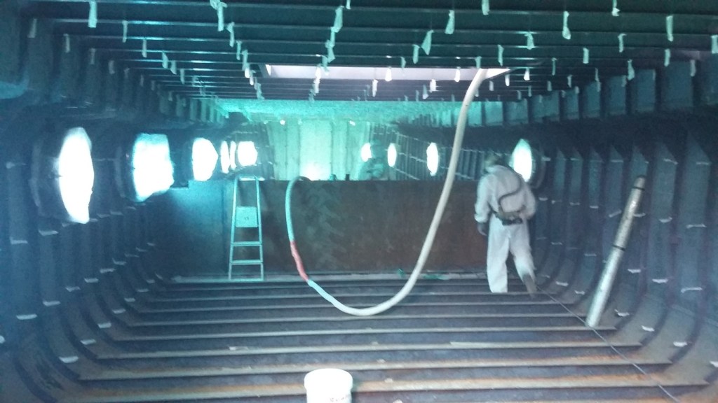 Transformation péniche Levallois. Aménagement péniche architecte. Frédéric Wetzel Architecte naval Paris. Aménagement soute péniche. Surélévation péniche.