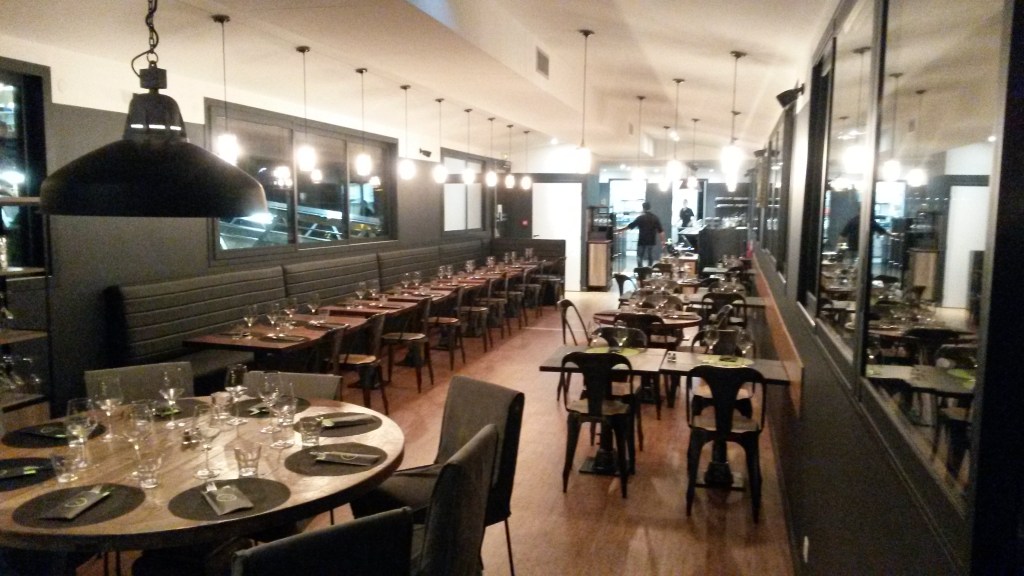 Architecte péniche Restaurant. Frédéric Wetzel Architecte. Aménagement péniche restaurant. Paris architecte. Transformation péniche bar restaurant