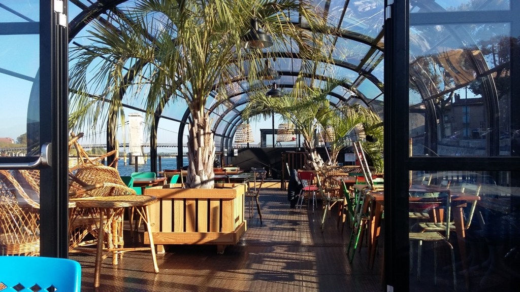 Transformation péniche restaurant. Péniche bar architecte. Transformation péniche architecte. Peniche bar seine. Modification péniche architecte. Architecte péniche