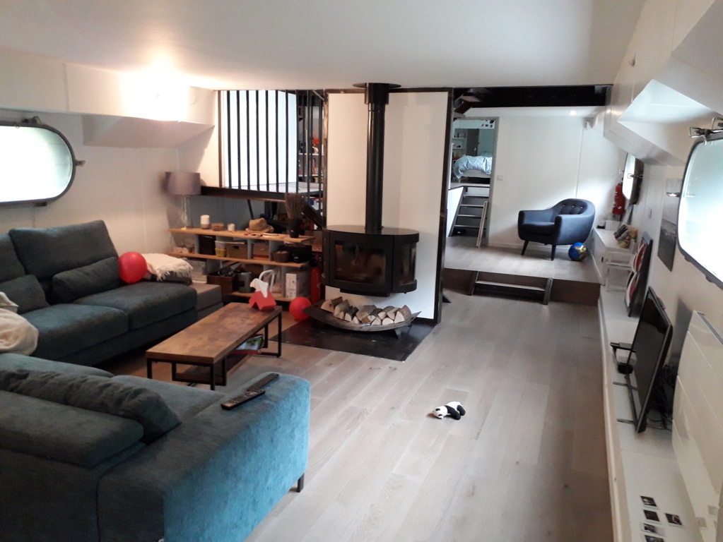 Transformation péniche Levallois. Aménagement péniche architecte. Frédéric Wetzel Architecte naval Paris. Aménagement soute péniche. Surélévation péniche.