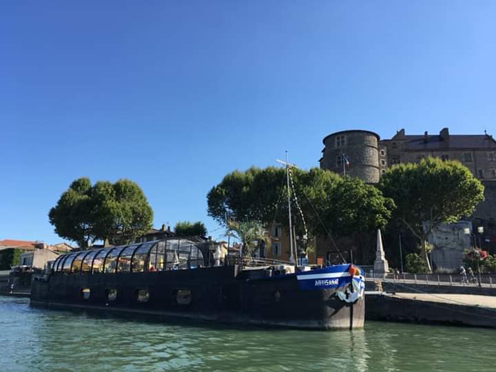 Péniche bar Tournon sur Rhone. Architecte péniche. Architecte naval. Transformation péniche Bar architecte Paris