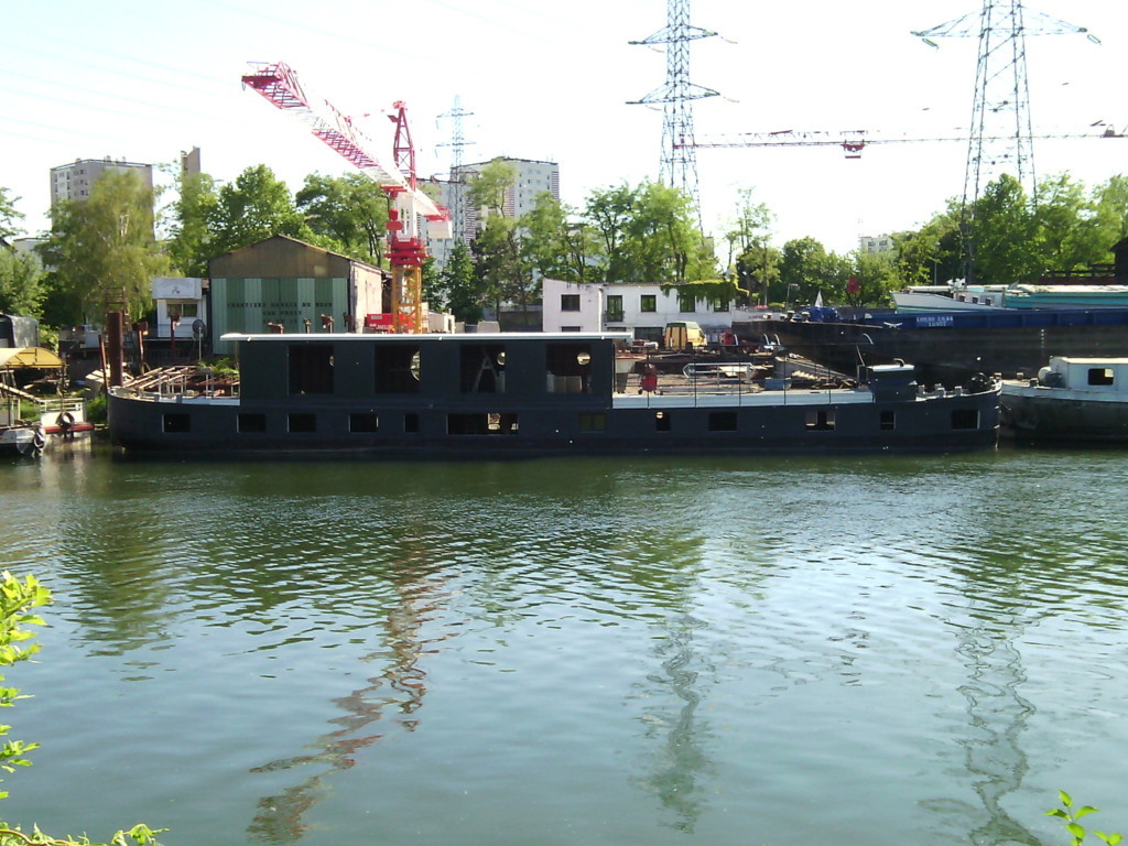 Péniche Neuilly sur Seine. Surélévation péniche Freycinet. architecte péniche. Architecte naval