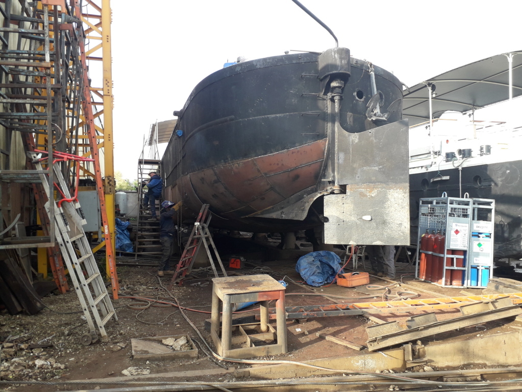 Péniche Neuilly sur Seine. Surélévation péniche Freycinet. architecte péniche. Architecte naval