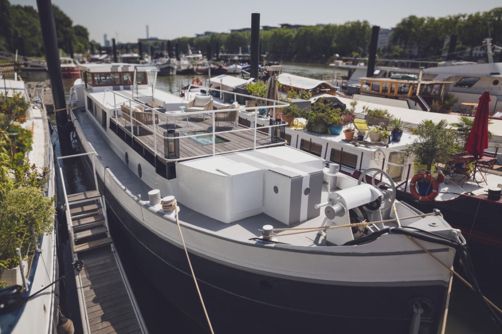 bateau Port Van Gogh architecte naval transformation luxmotor. Bateau